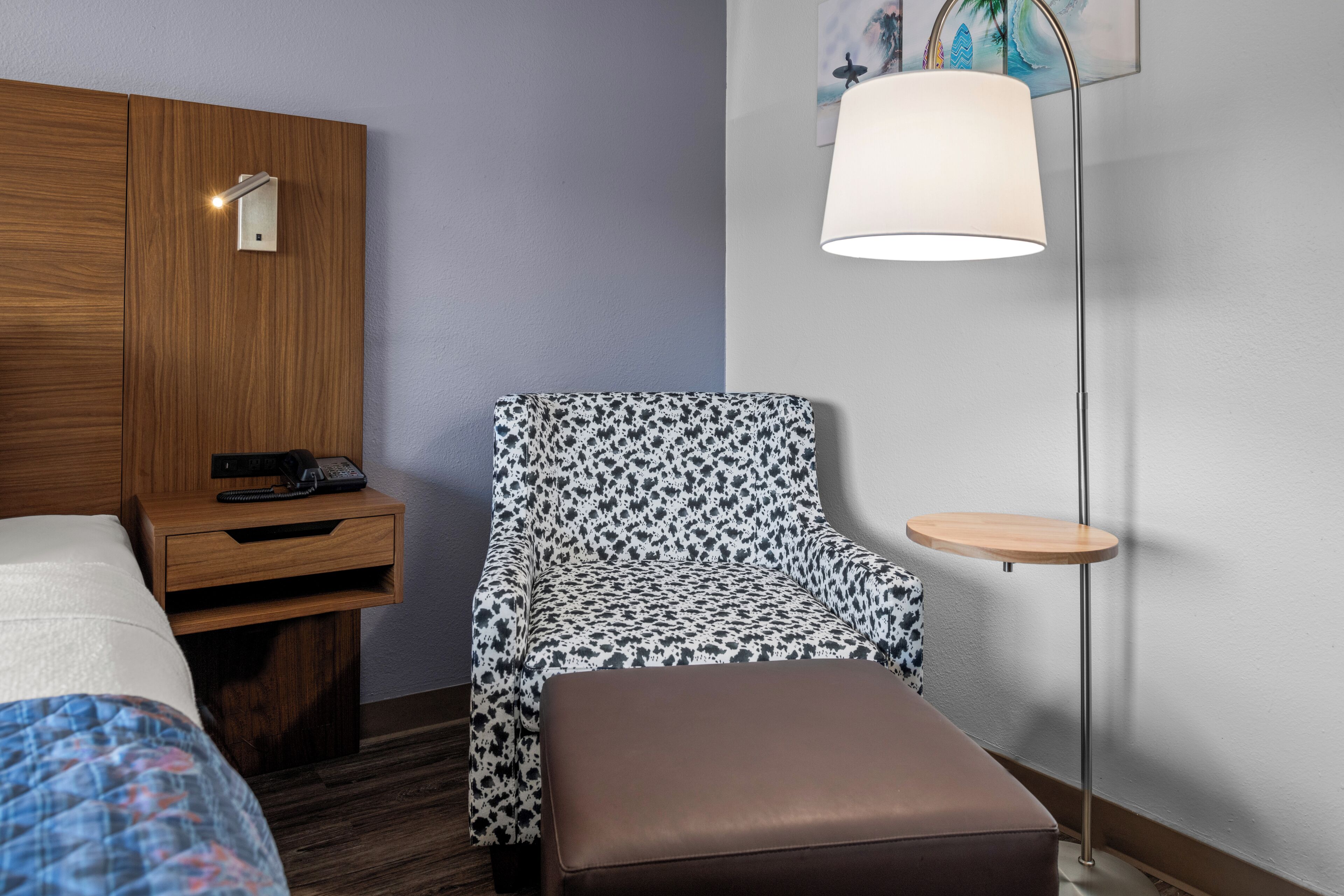 room, 1 queen bed, non smoking | free wifi, bed sheets, alarm clocks