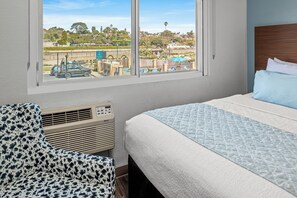 Room, 2 Double Beds, Non Smoking | Free WiFi, bed sheets, alarm clocks - Brisa Pacific Hotel Encinitas (Encinitas)