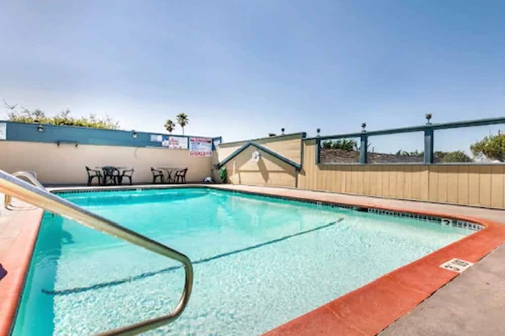 Monterey Fairgrounds Inn