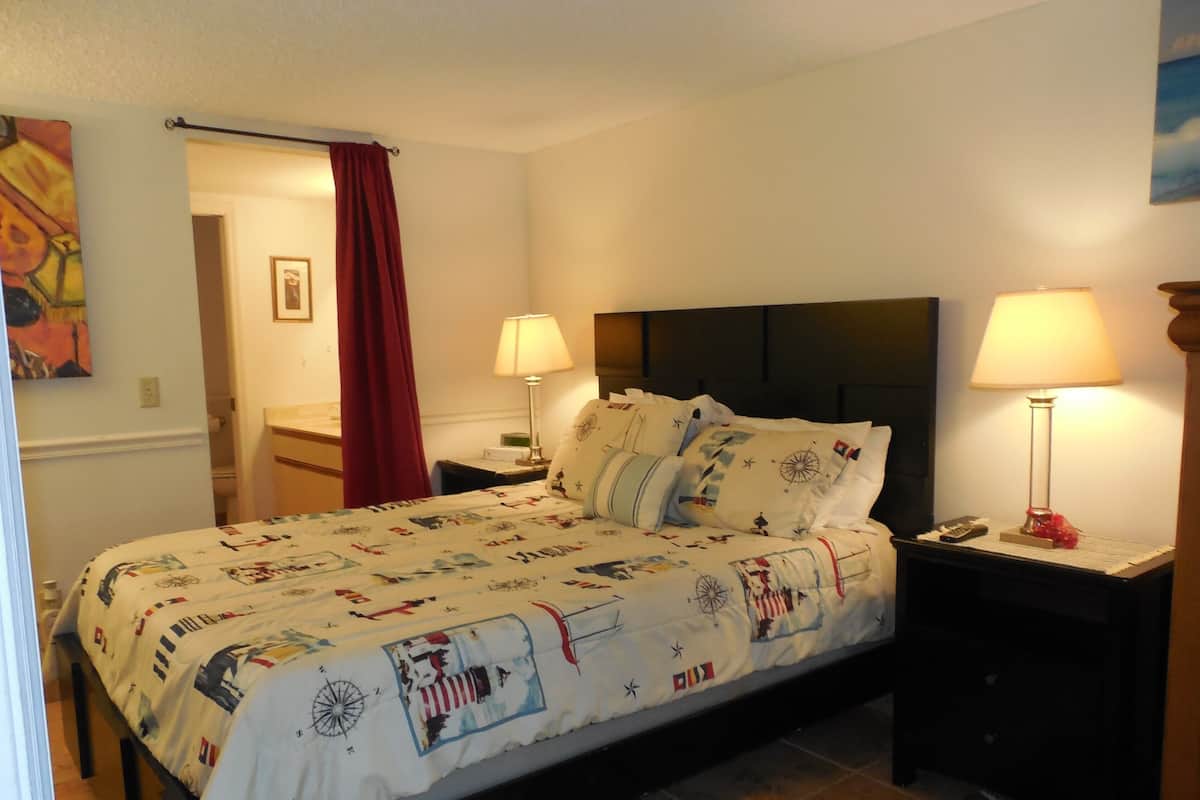 Deluxe Condo, 1 Bedroom, Patio