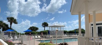 Royal Mansions Resort