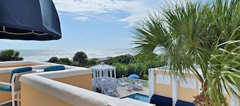 Royal Mansions Resort