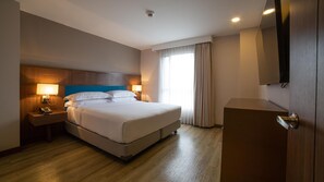 1 bedroom, Egyptian cotton sheets, premium bedding, down duvets