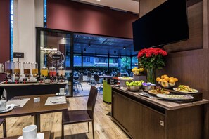 Breakfast, lunch and dinner served  - Embassy Suites by Hilton Bogota - Rosales (Bogotá)