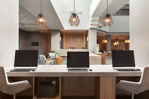 Business centre - Embassy Suites by Hilton Monterey Bay Seaside (Seaside)