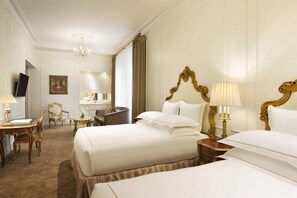 Family Room, 2 Queen Beds (Family Grand Luxe)