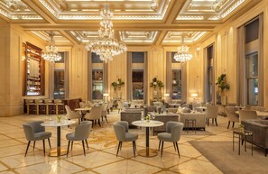 2 restaurants, breakfast, lunch, dinner served; American cuisine 
