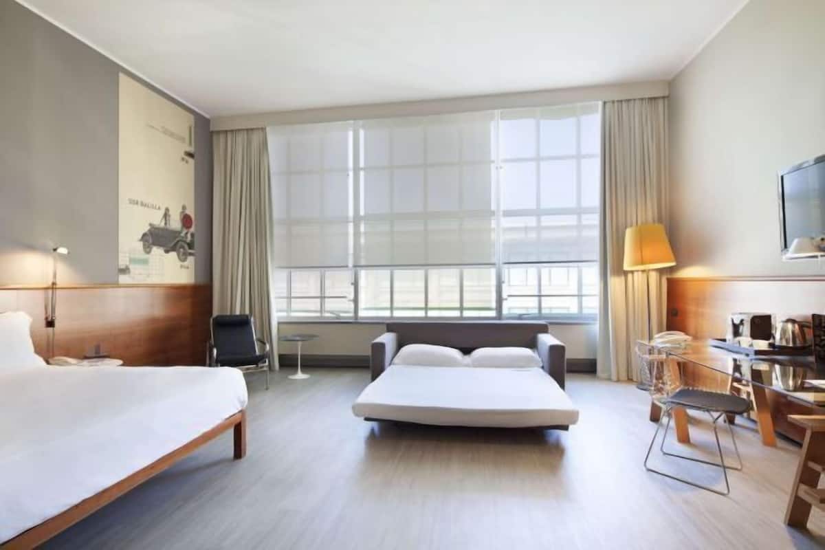 Ropa de cama hipoalergénica, edredones de plumas, minibar y caja fuerte