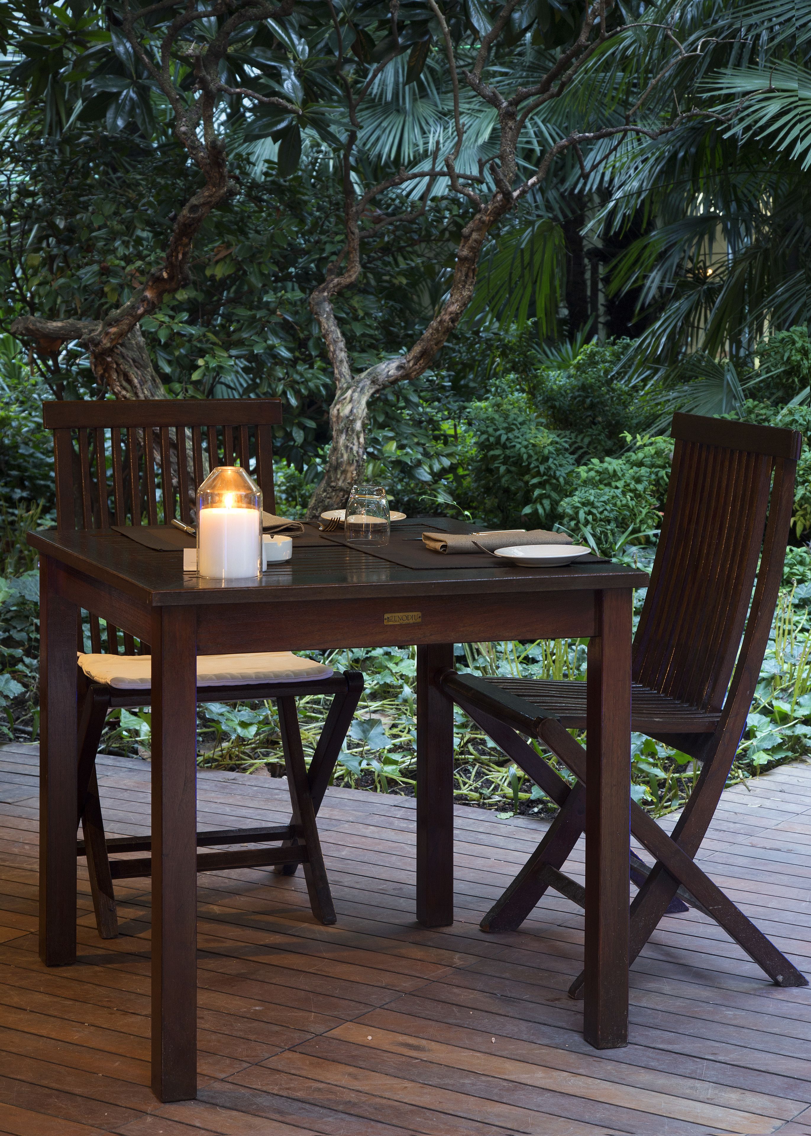 Ofereix vistes al jardí i s'hi serveixen dinars i sopars