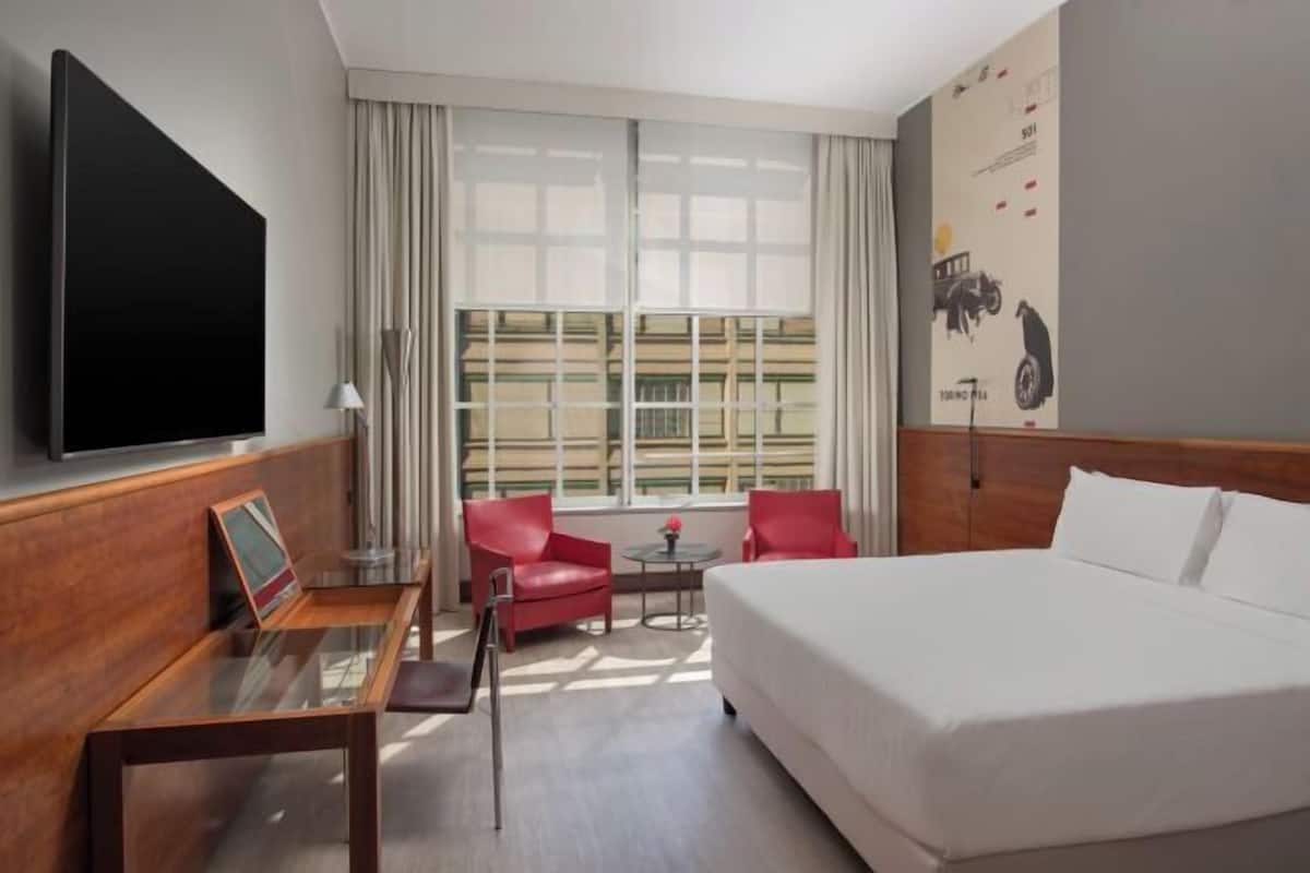 Ropa de cama hipoalergénica, edredones de plumas, minibar y caja fuerte
