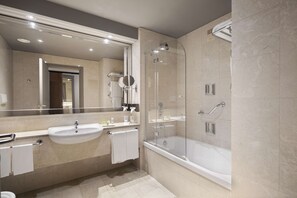 Articles de toilette écologiques, sèche-cheveux, bidet