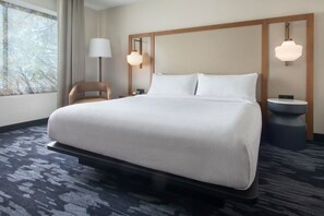 1 bedroom, down comforters, desk, laptop workspace