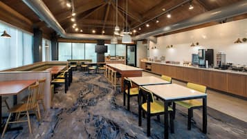 Free daily continental breakfast