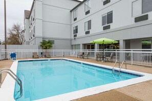Outdoor pool, open 9:00 AM to 9:00 PM, sun loungers