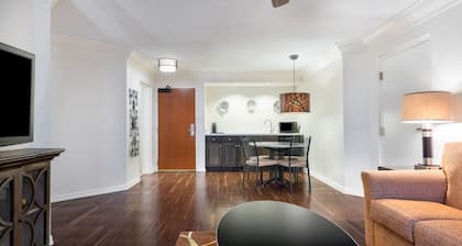 Holiday Inn Fort Lauderdale Airport by IHG