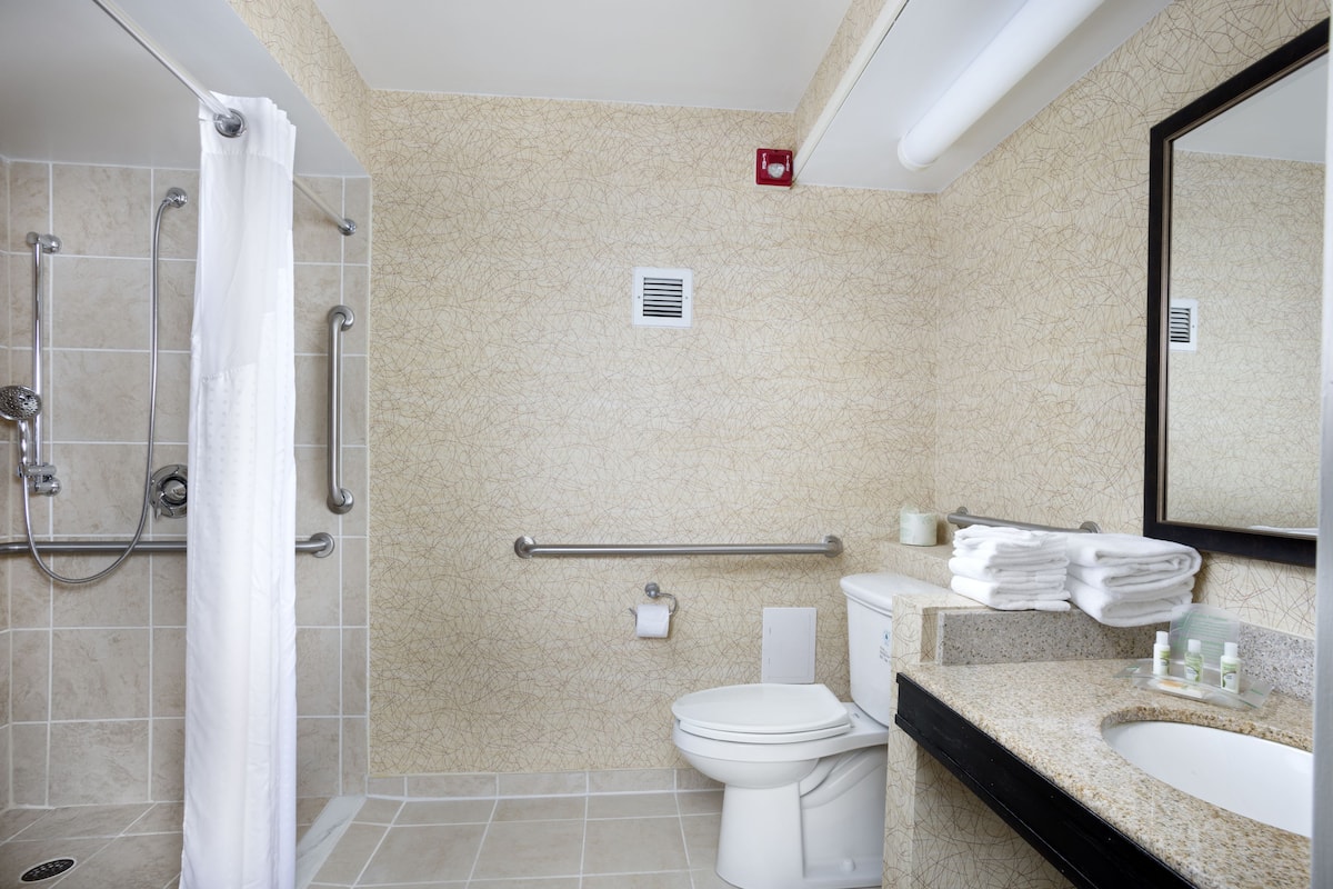In-room safe, desk, iron/ironing board, free cots/infant beds