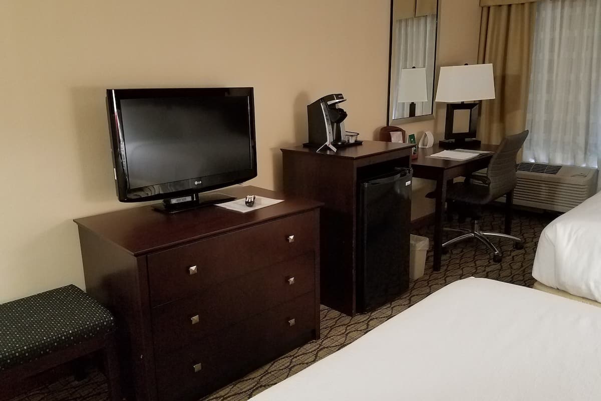 In-room safe, desk, iron/ironing board, free cots/infant beds