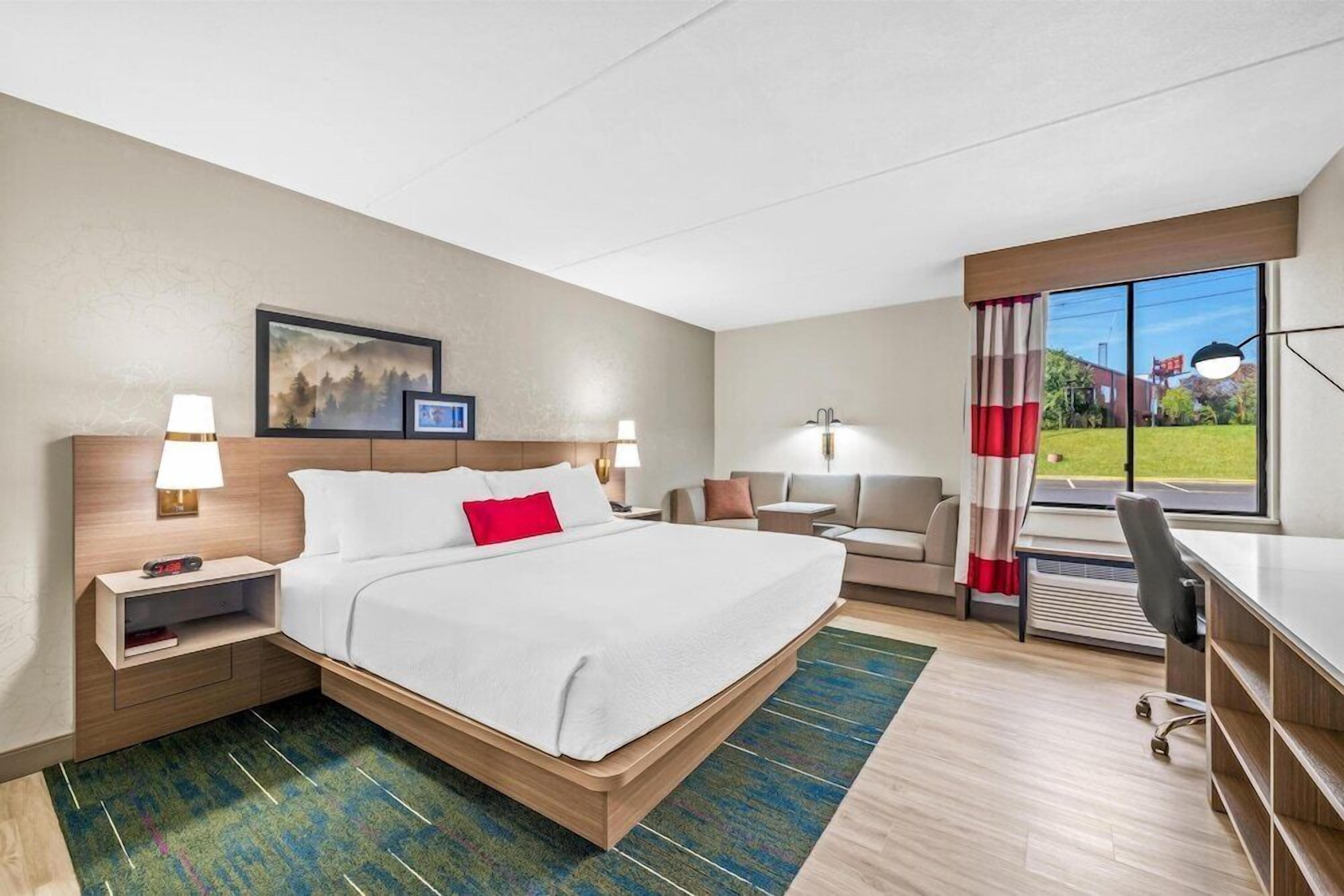 In-room safe, desk, iron/ironing board, cribs/infant beds