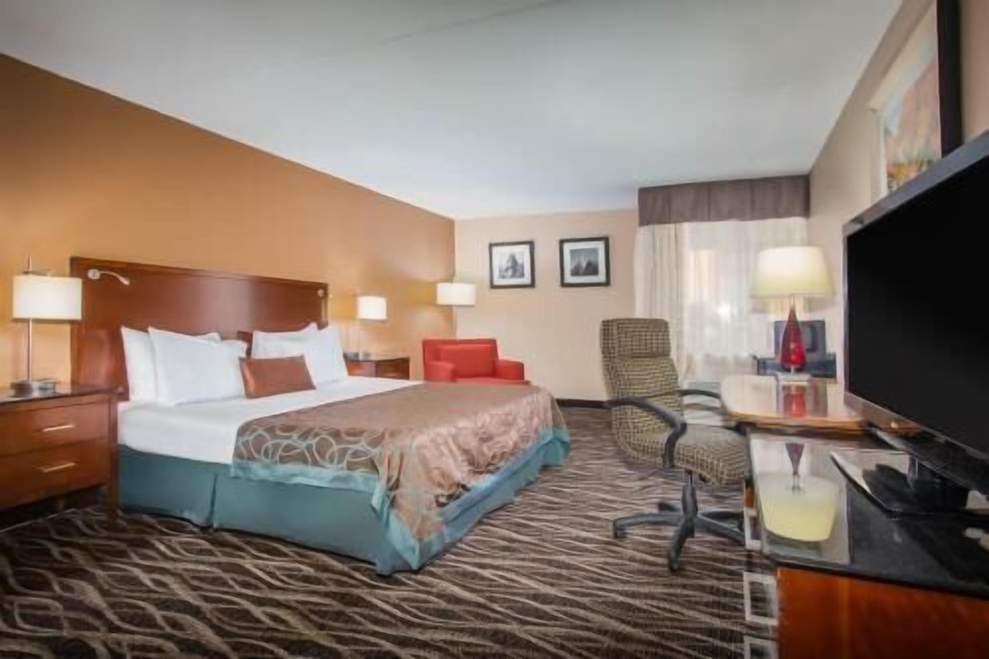 In-room safe, desk, iron/ironing board, cribs/infant beds