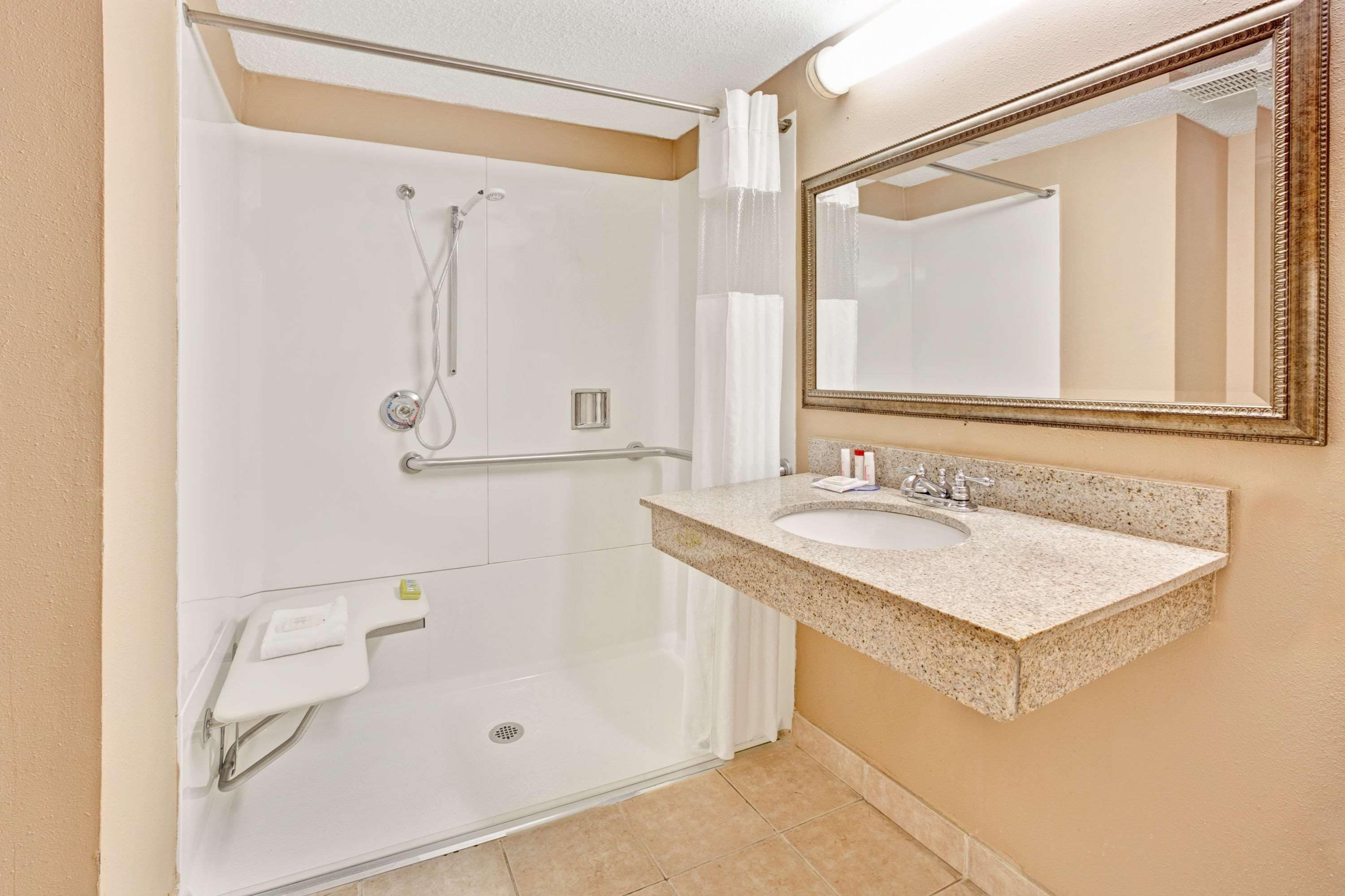 combined shower/bathtub, free toiletries, hair dryer, towels