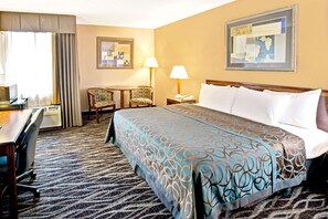 Coffres-forts dans les chambres, bureau, fer et planche à repasser