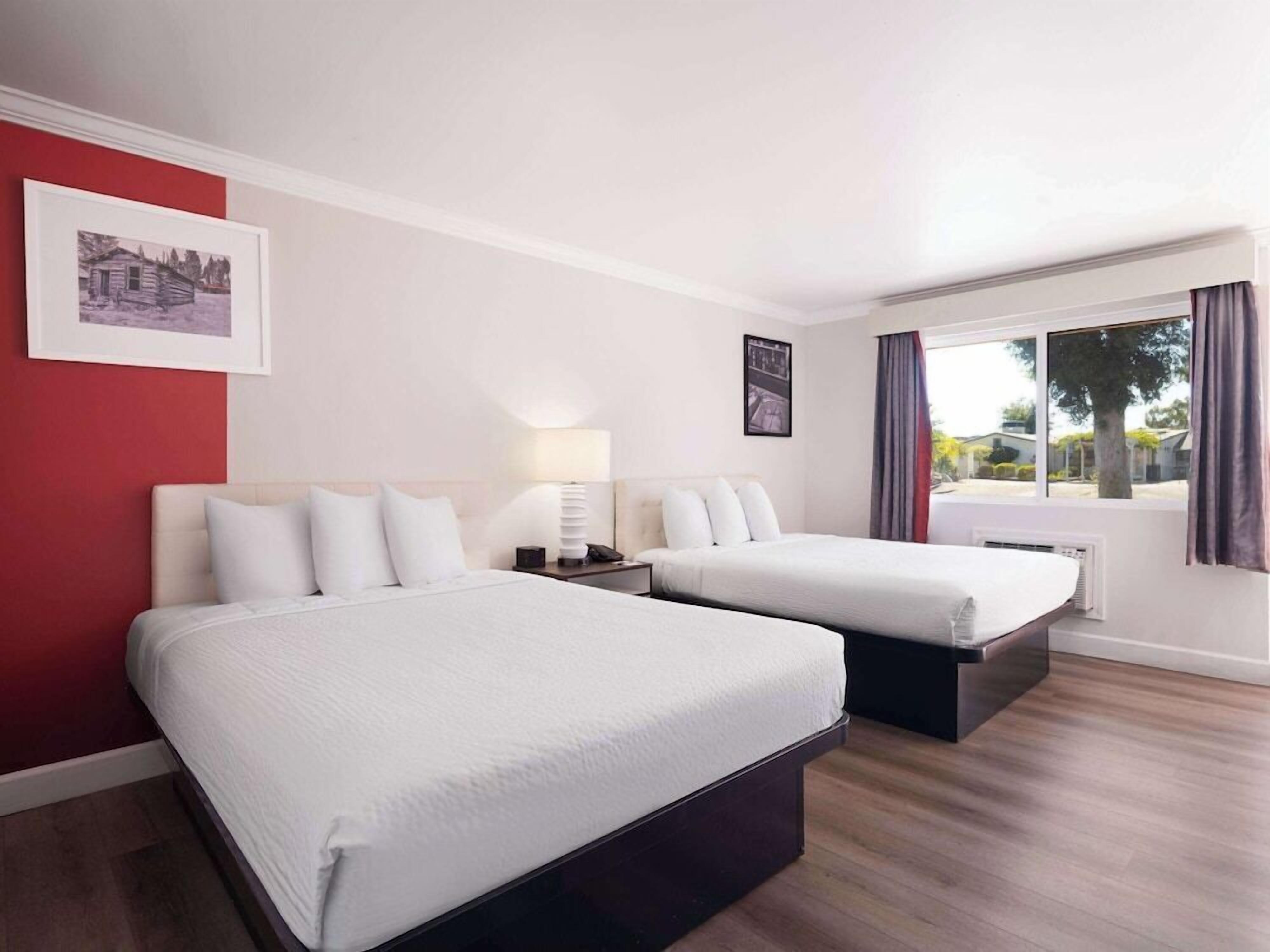 Edredón, camas Select Comfort y escritorio 