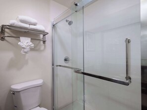 Eco-friendly toiletries, hair dryer, towels, soap - Ramada by Wyndham San Diego Poway Miramar (Poway)