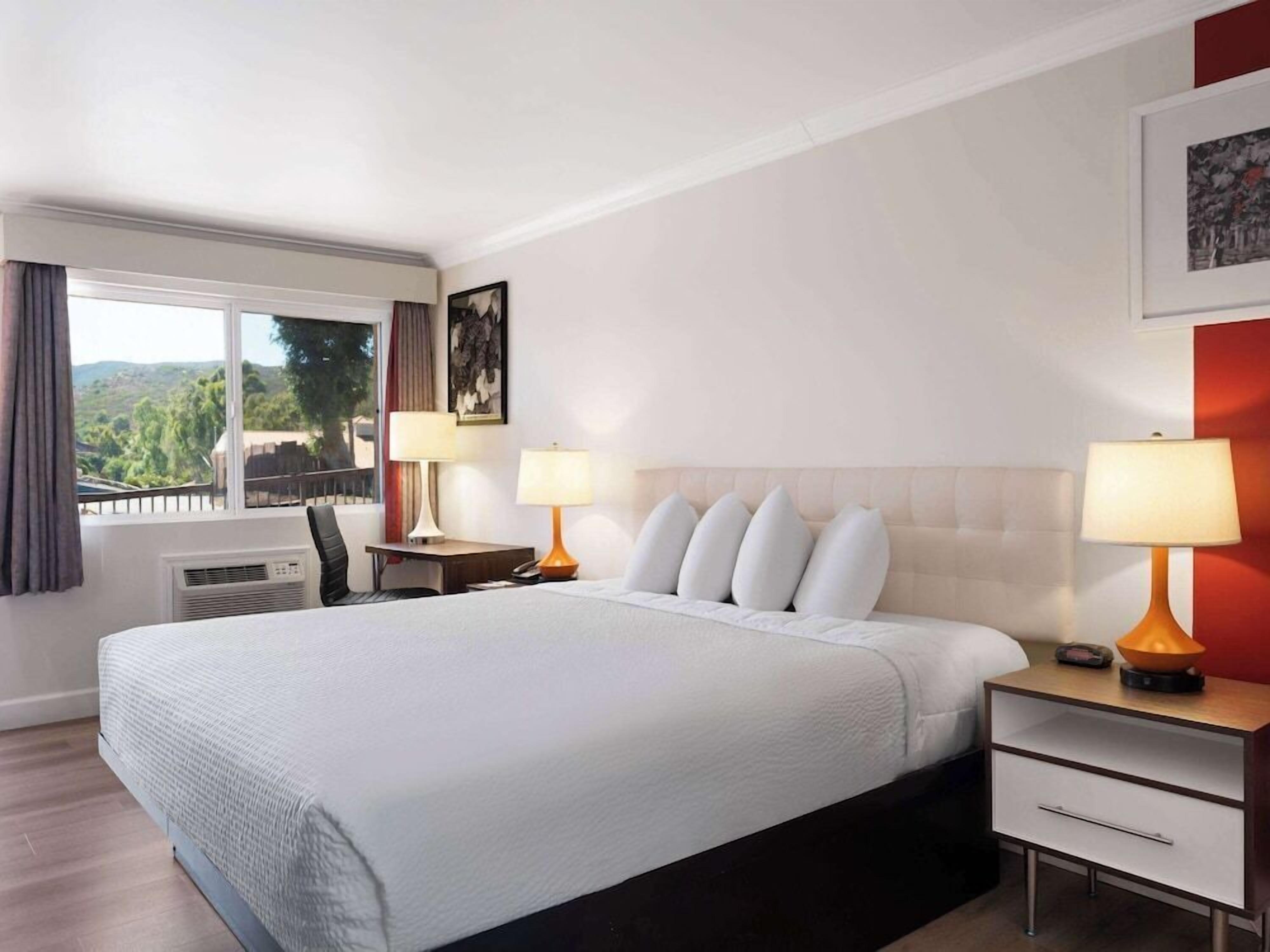 Edredón, camas Select Comfort y escritorio 