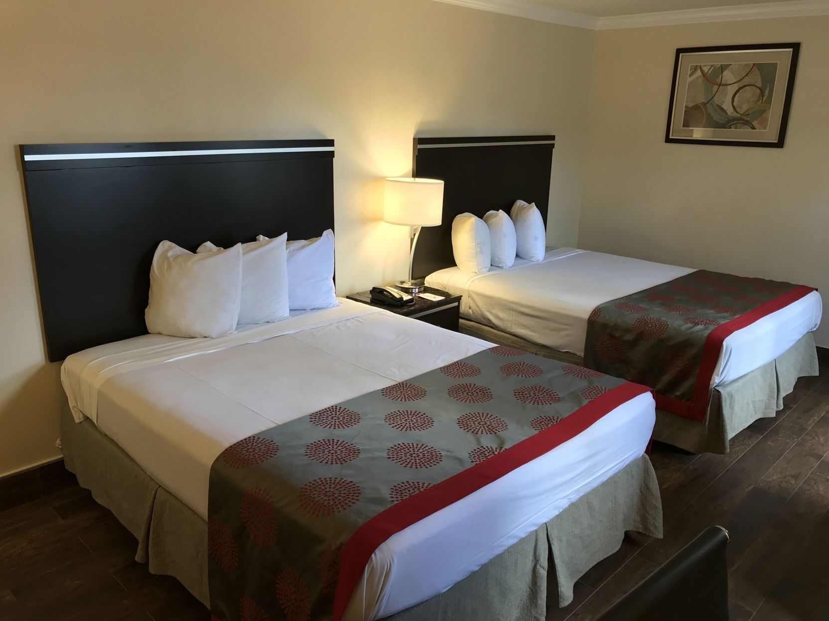 Edredón, camas Select Comfort y escritorio 