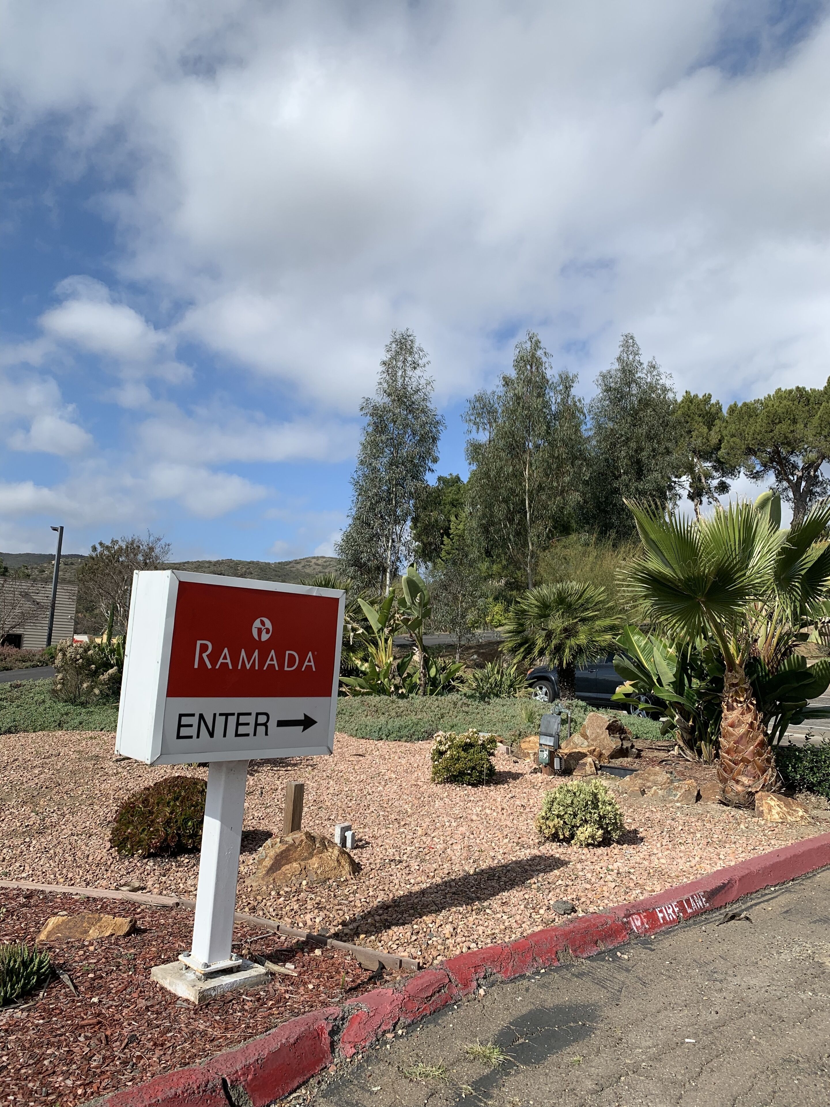 A sign for Ramada with an arrow pointing right.