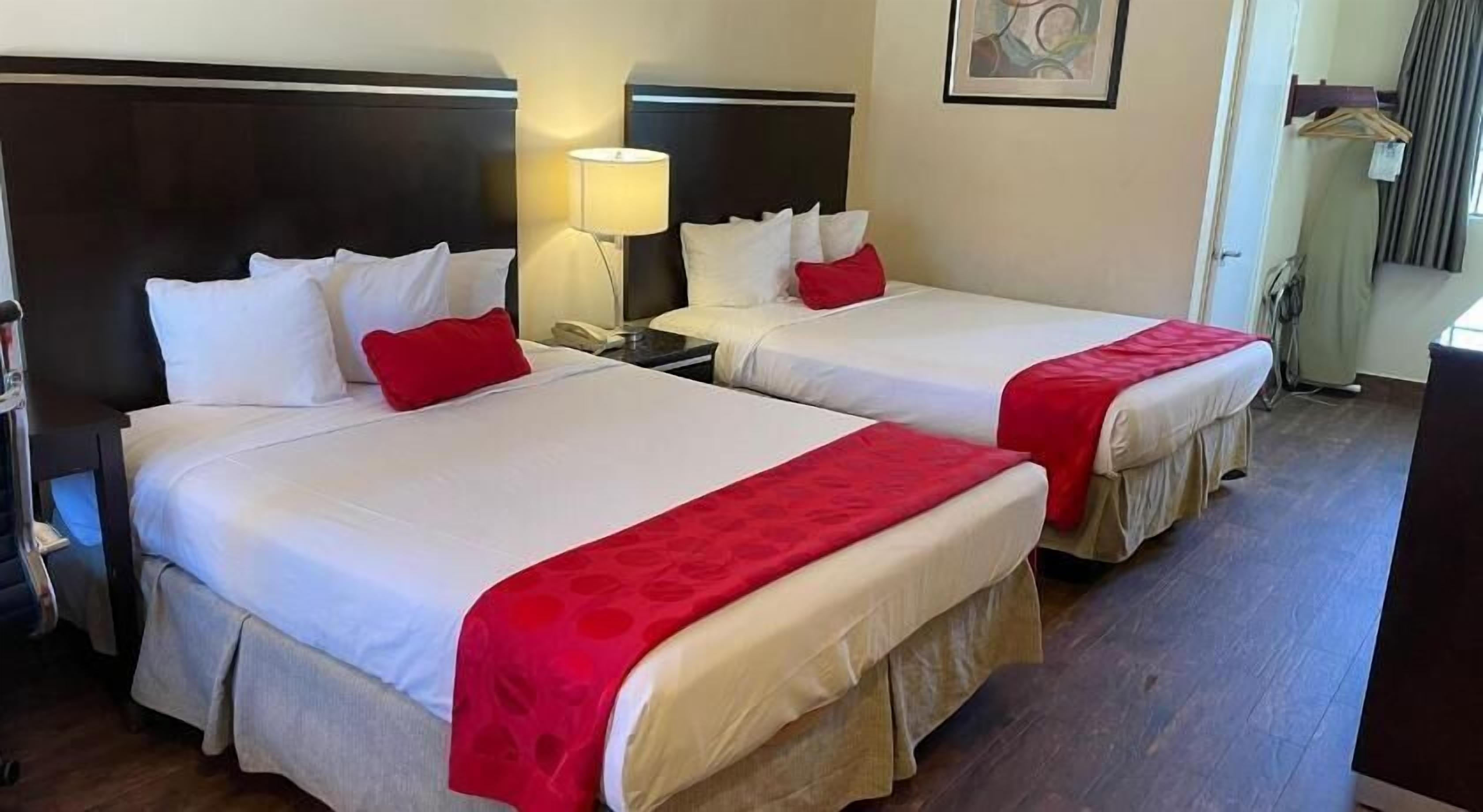 Edredón, camas Select Comfort y escritorio 