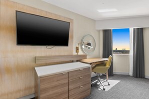 Hochwertige Bettwaren, Tempur-Pedic-Betten, Schreibtisch