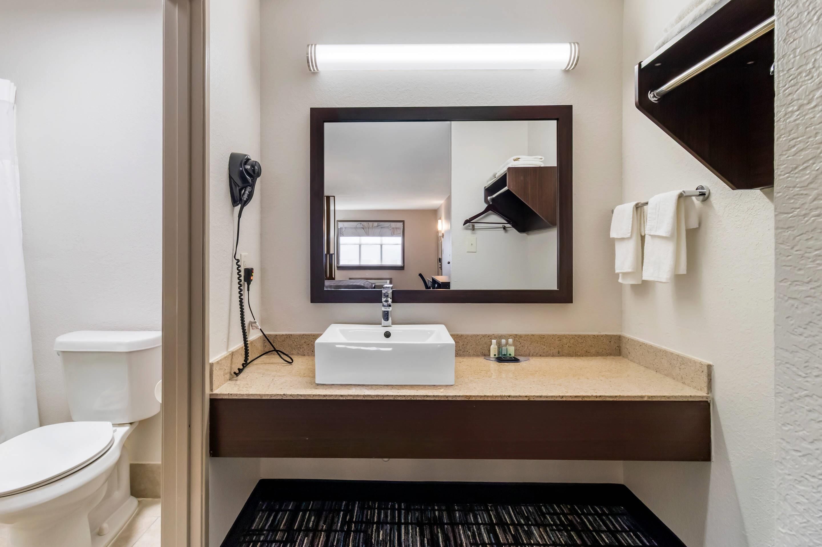 Photo - Quality Inn & Suites I-10 near Fiesta Texas