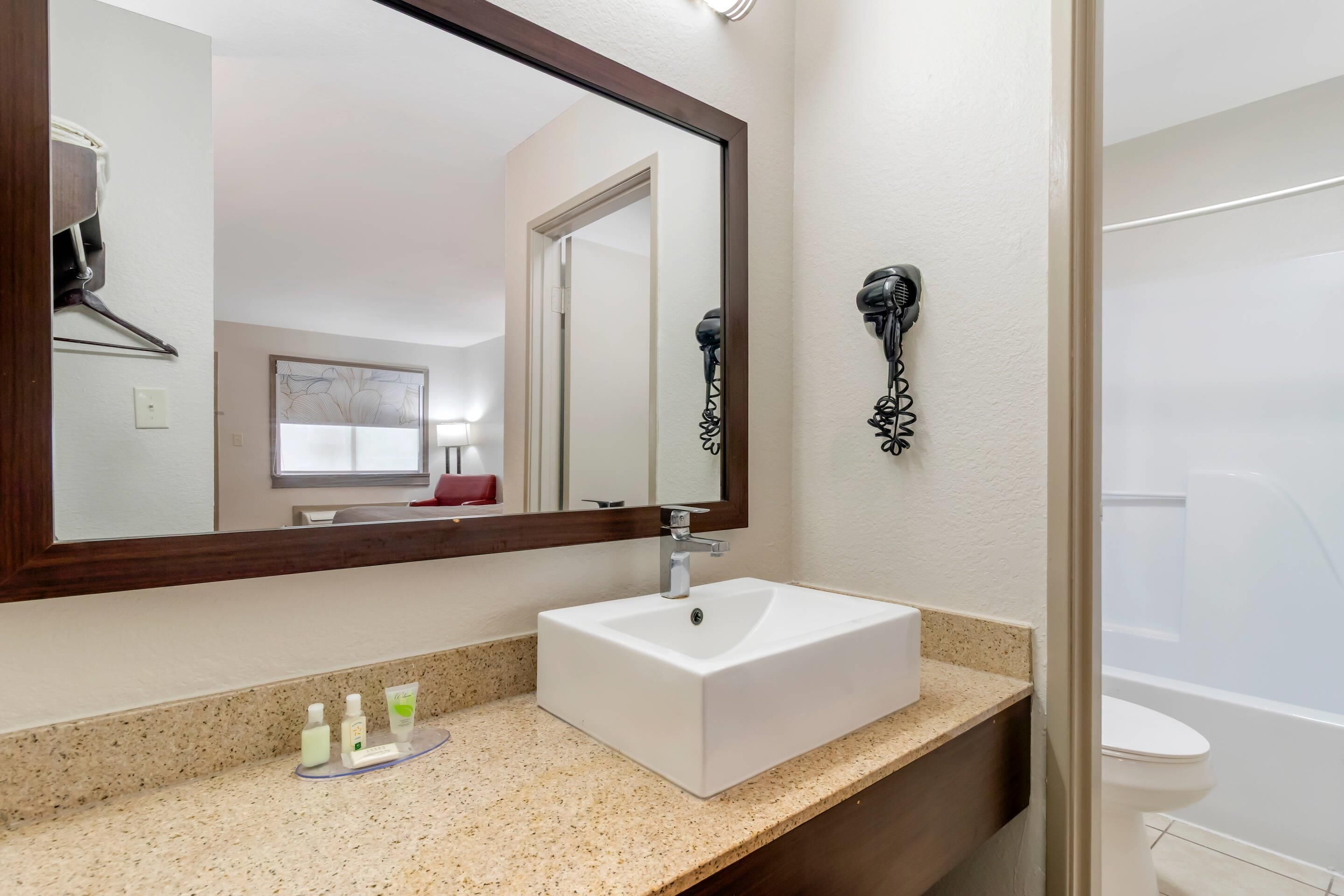 Photo - Quality Inn & Suites I-10 near Fiesta Texas