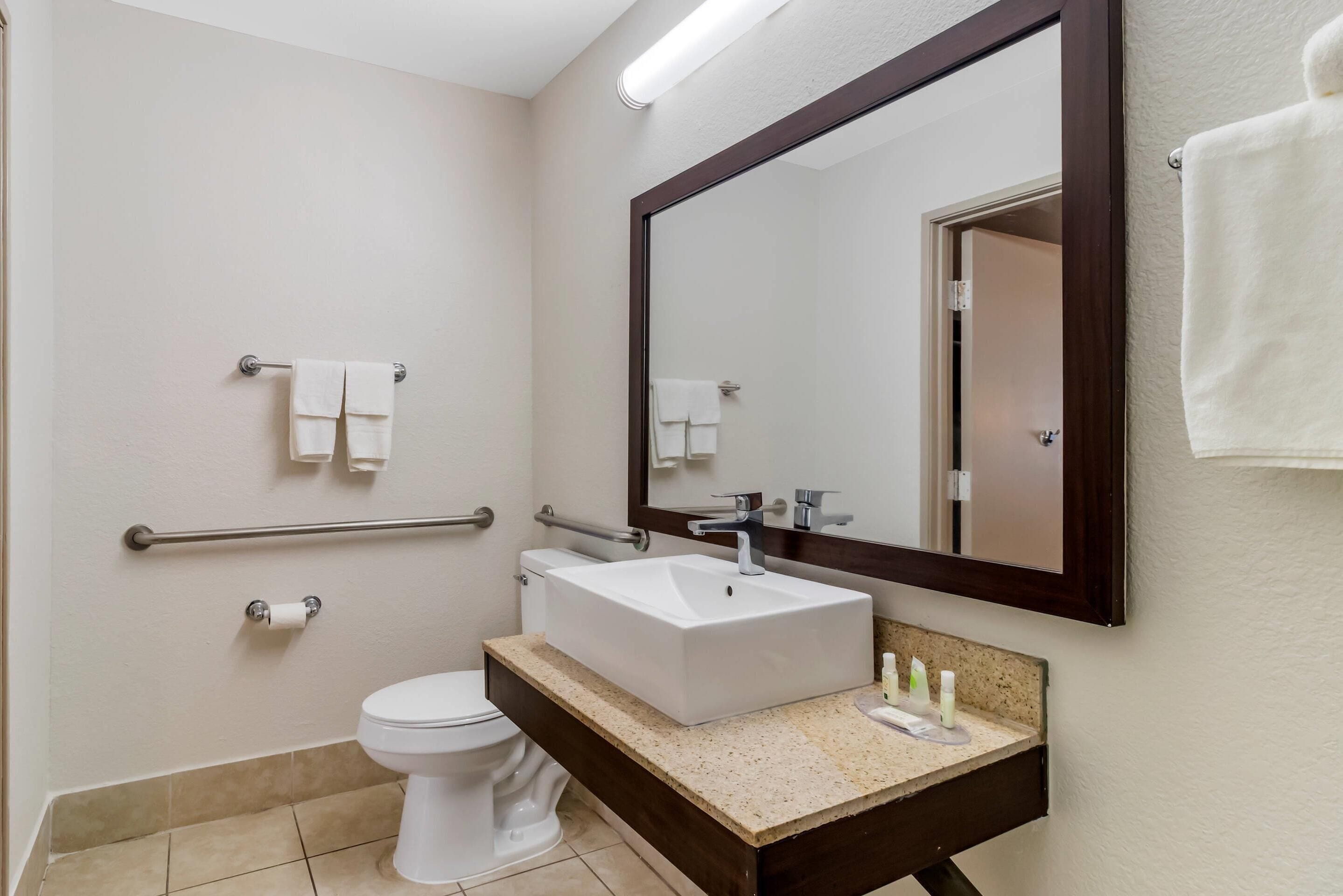 Photo - Quality Inn & Suites I-10 near Fiesta Texas