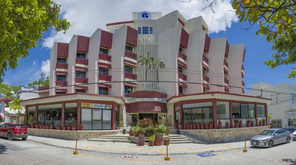 Pintu masuk properti