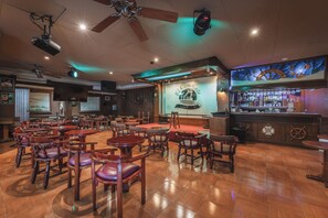 2 restaurants; breakfast, lunch, dinner and brunch served  - Hotel Plaza Kokai Cancún (Cancun)
