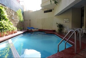Kolam renang outdoor