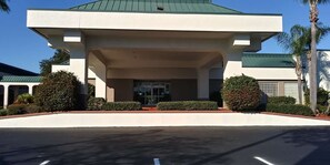 Exterior - SureStay Plus Hotel by Best Western Clearwater Central (Clearwater)