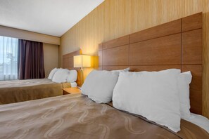 In-room safe, desk, iron/ironing board, rollaway beds - Quality Inn & Conference Centre Downtown (Sudbury)