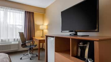 Phòng Tiêu chuẩn, 1 giường cỡ queen, không hút thuốc | Két bảo mật tại phòng, bàn, bàn ủi/dụng cụ ủi quần áo