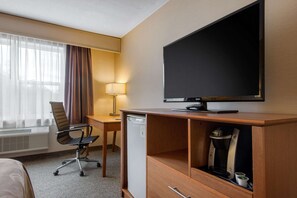 Standard Room, 1 Queen Bed, Non Smoking | In-room safe, desk, iron/ironing board, rollaway beds