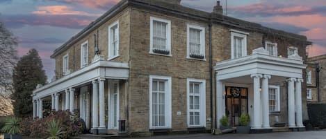 Fachada de la propiedad