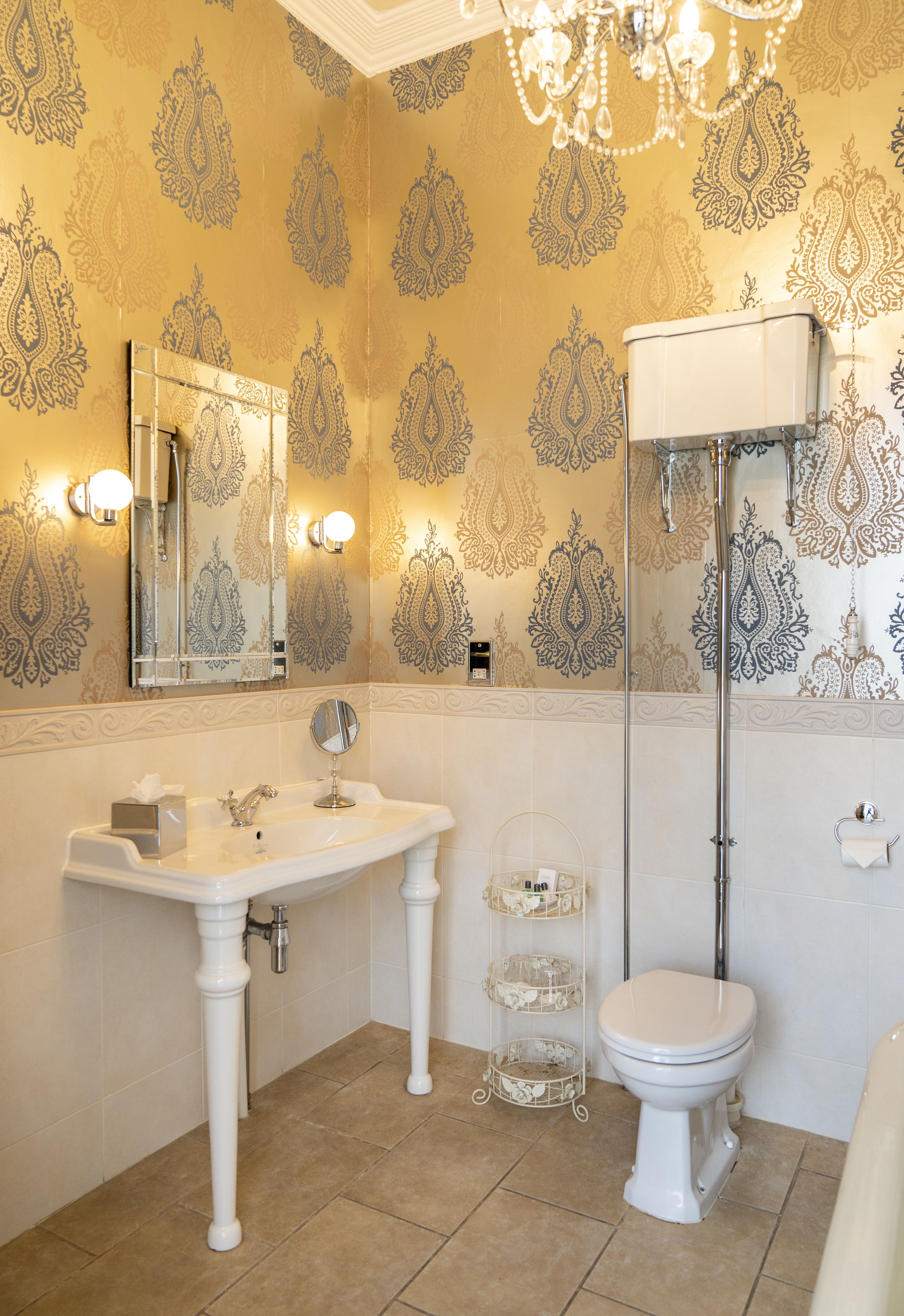 superior feature room | bathroom | combined shower/bathtub, free toiletries, hair dryer, towels