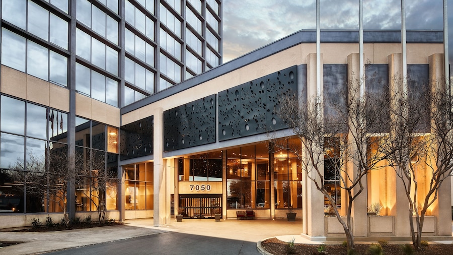 Crowne Plaza Dallas Market Ctr - Love Field by IHG