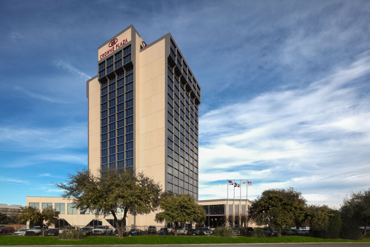 Crowne Plaza Dallas Market Center an IHG Hotel Reviews Deals Photos