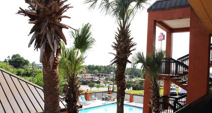 HomeTown Inn & Suites