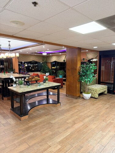 HomeTown Inn & Suites