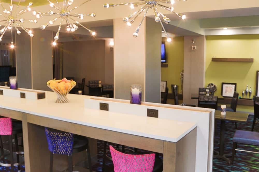 Hampton Inn & Suites Nashville-Airport