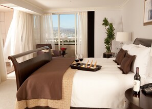 Luxe beddengoed, een minibar, een kluis op de kamer, een bureau